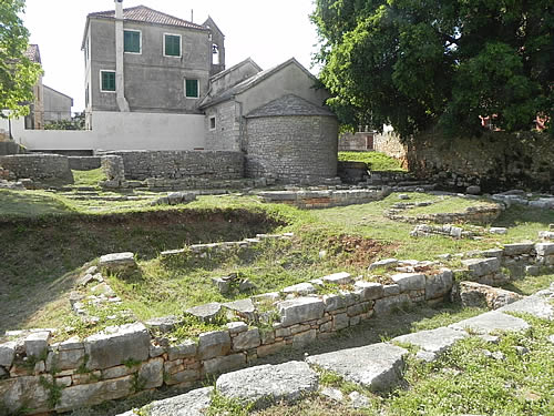Greek foundations under an early Christian church